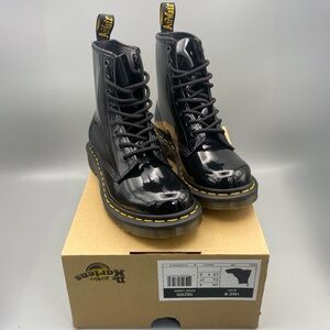 NIB Dr. Martens 1460 Lace Up Boots, in Black Patent Leather